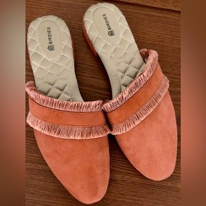 Birdies Ani Fringe Suede Slip On Mules in Coral -
Size 8.5 Like New